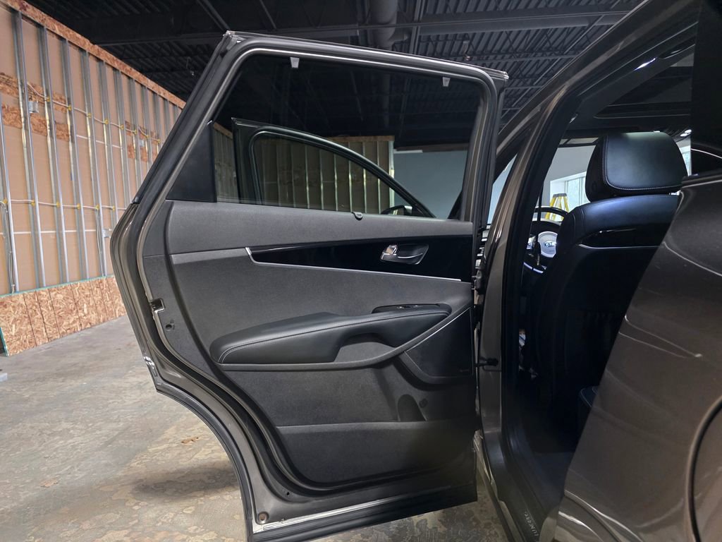 Used 2016 Kia Sorento SX image 18