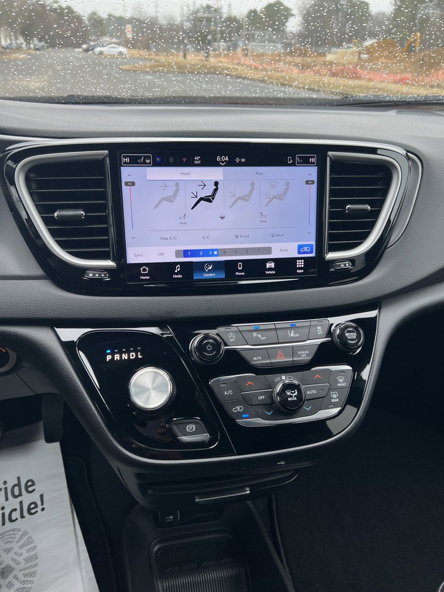 New 2026 Chrysler Voyager LX image 21