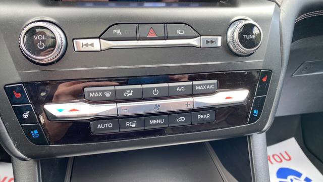 Used 2020 Ford Explorer Platinum w/ Premium Technology Package AWD/4WD image 17