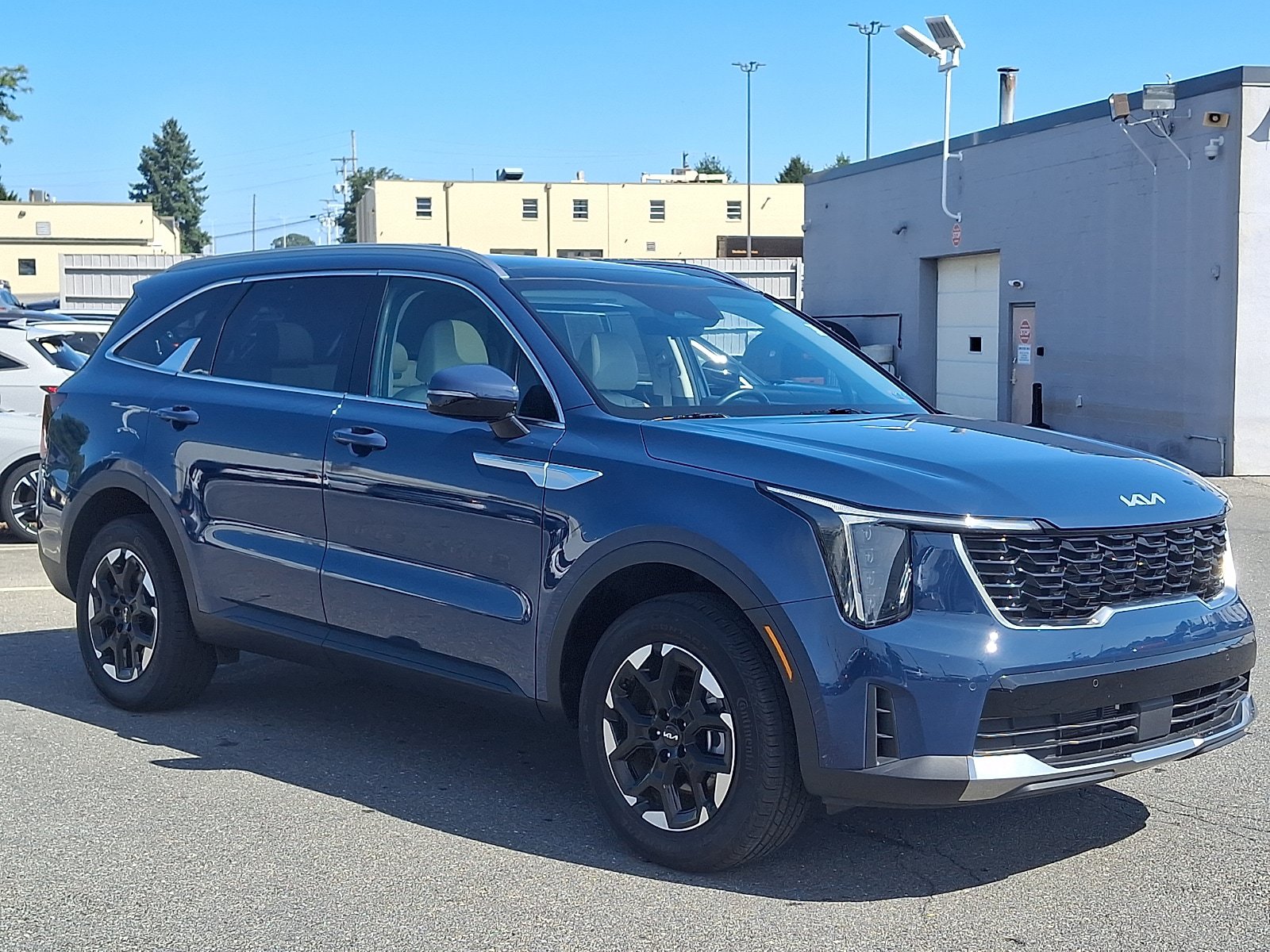 Used 2025 Kia Sorento S w/ Panoramic Sunroof Package AWD/4WD image 3