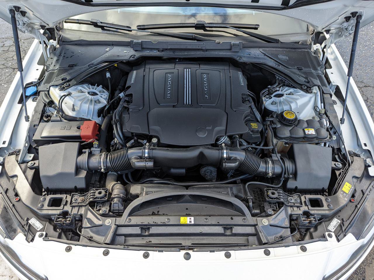 Used 2017 Jaguar XF R-Sport image 44