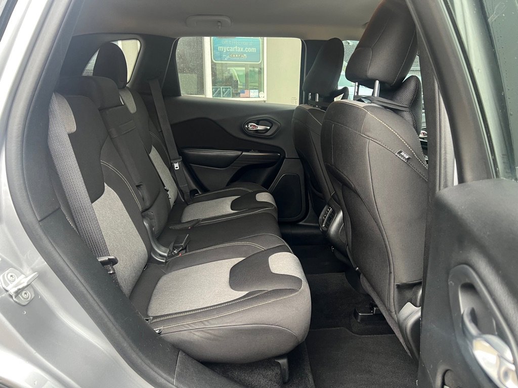 Used 2014 Jeep Cherokee Latitude FWD image 17
