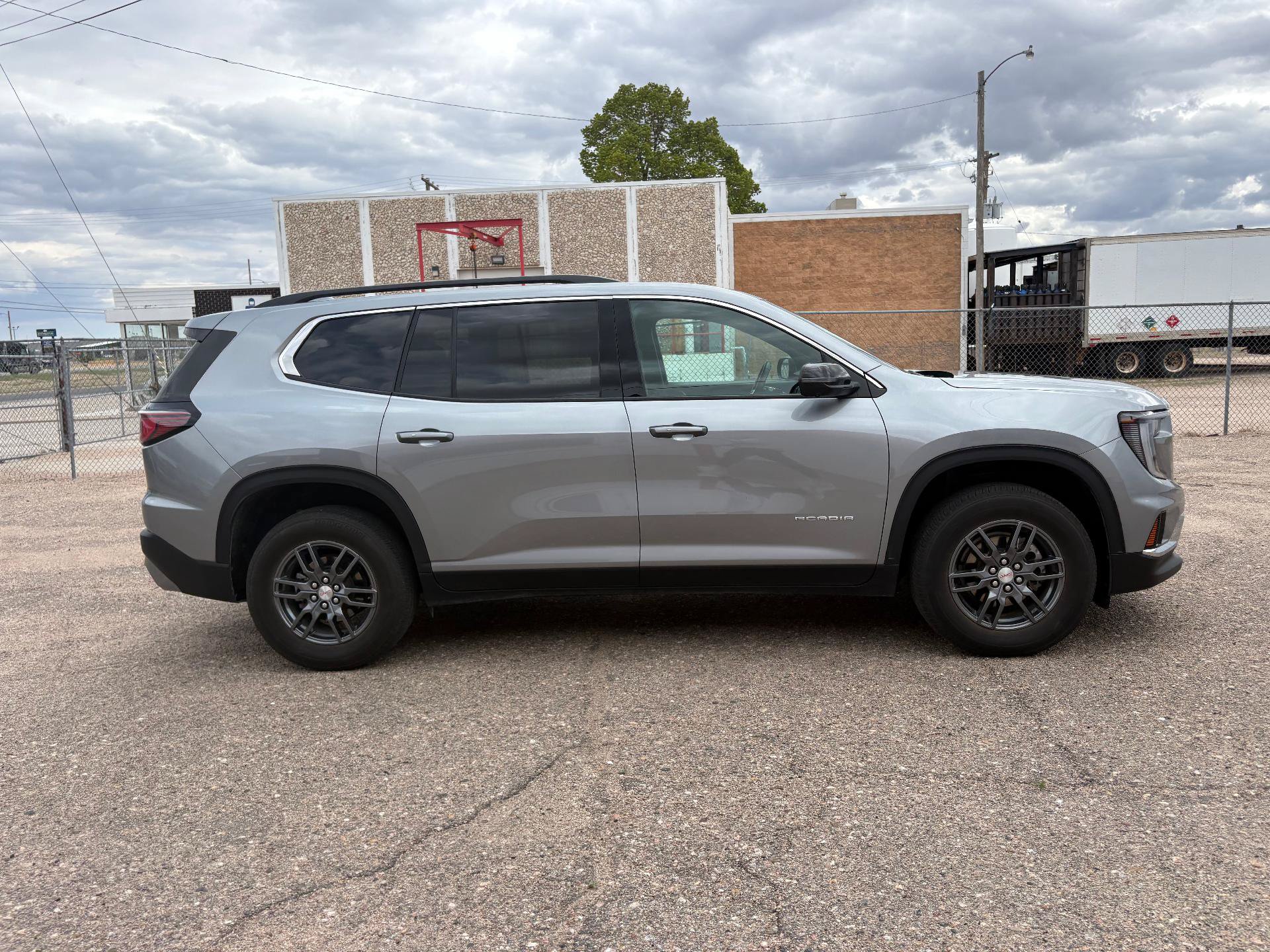 Used 2025 GMC Acadia Elevation AWD/4WD image 8