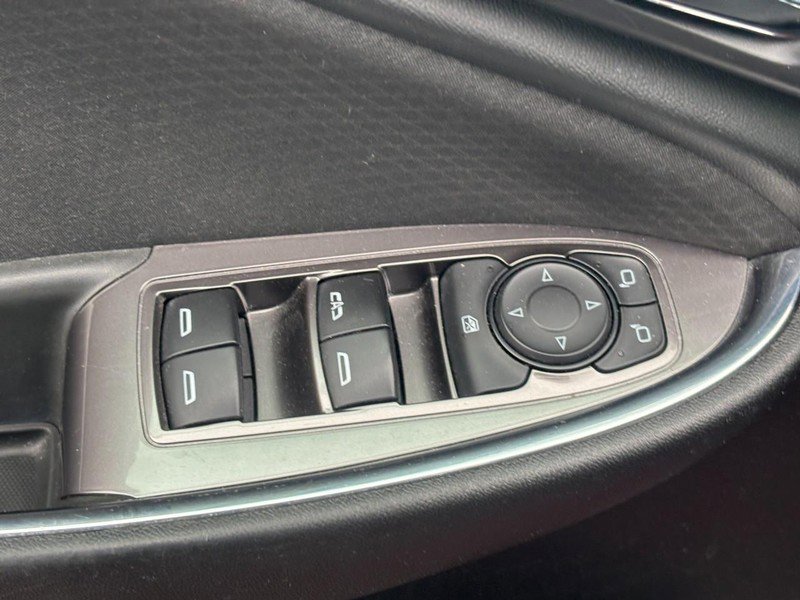 Used 2019 Chevrolet Malibu LT image 16