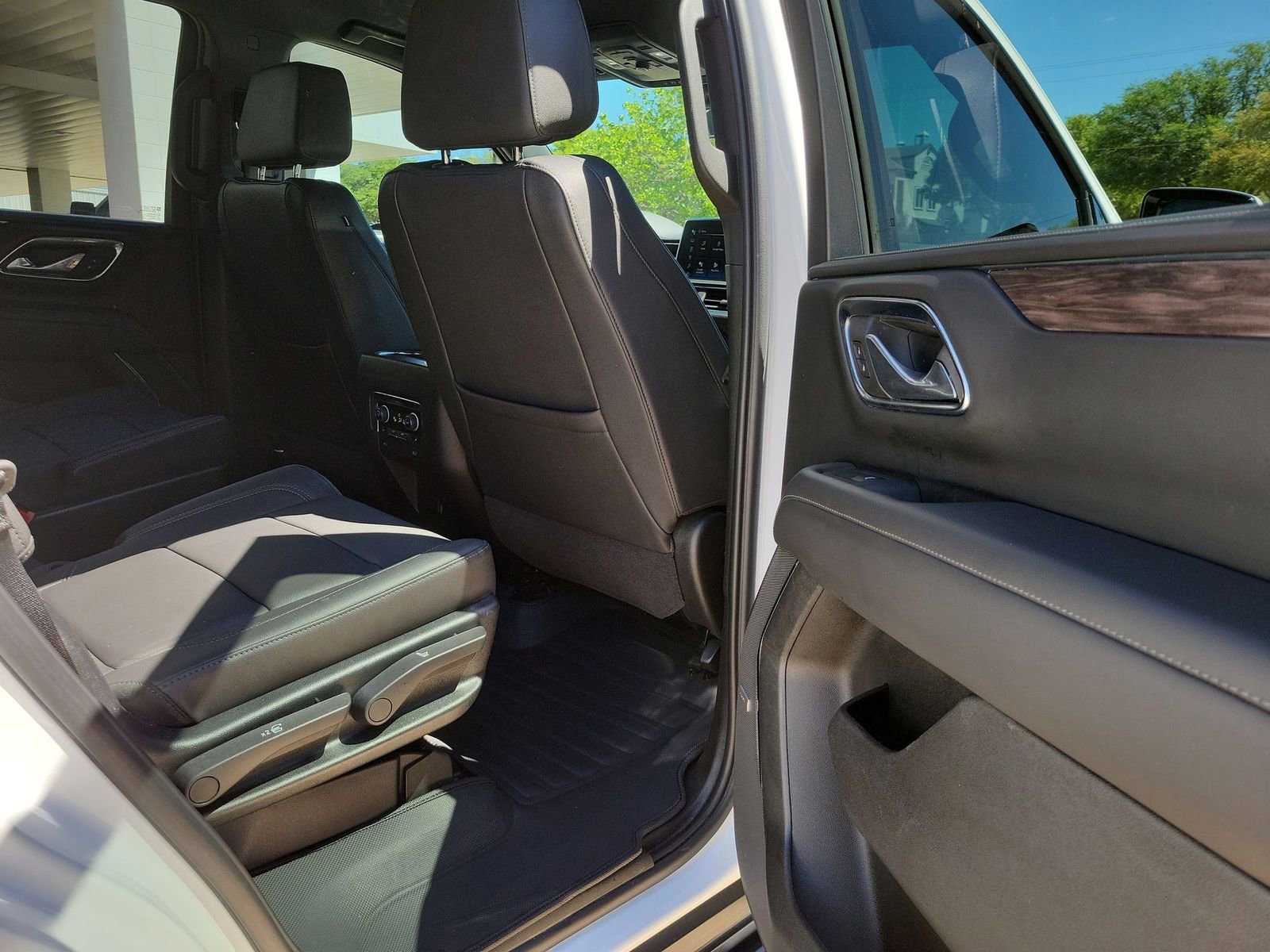 Used 2023 Chevrolet Tahoe LT w/ Luxury Package image 27