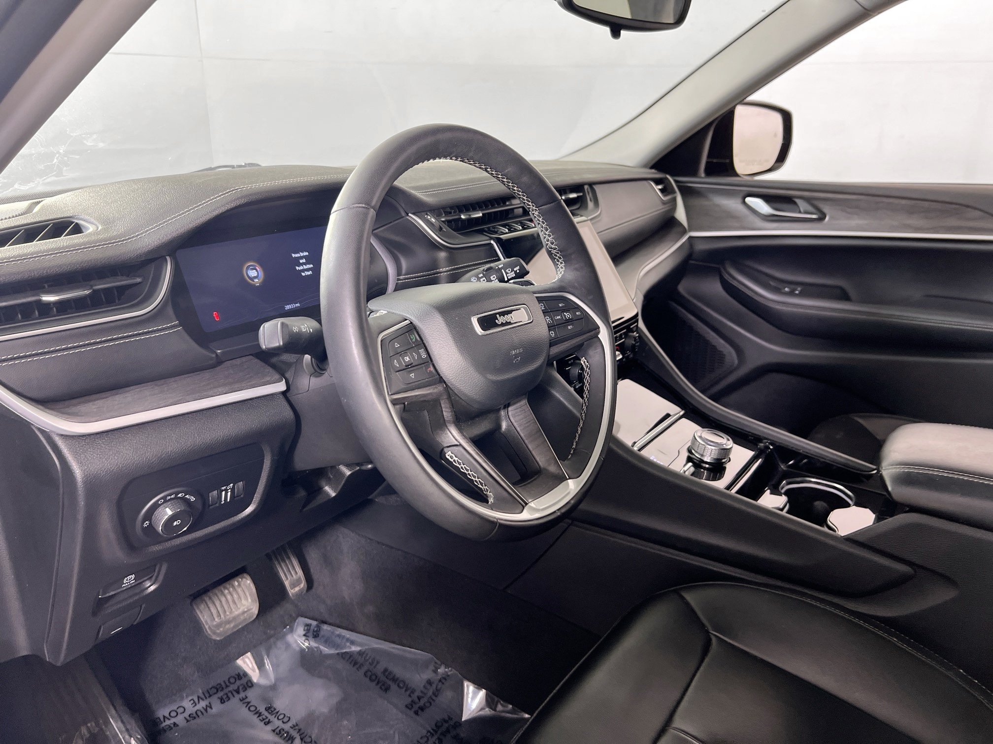 Used 2023 Jeep Grand Cherokee L Limited AWD/4WD image 9