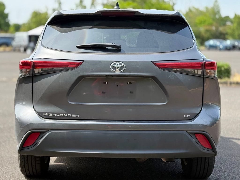 Certified 2023 Toyota Highlander LE FWD image 4