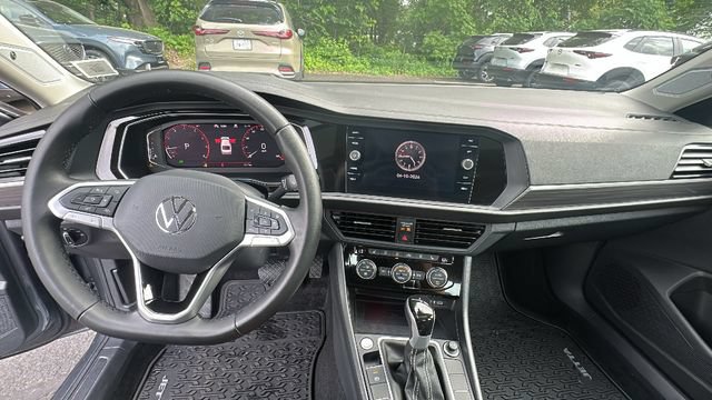 Used 2024 Volkswagen Jetta SEL FWD image 9