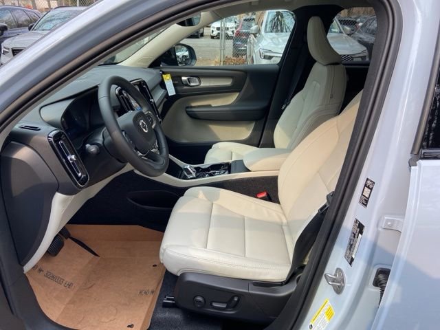 New 2026 Volvo XC40 B5 Ultra w/ Climate Package image 11