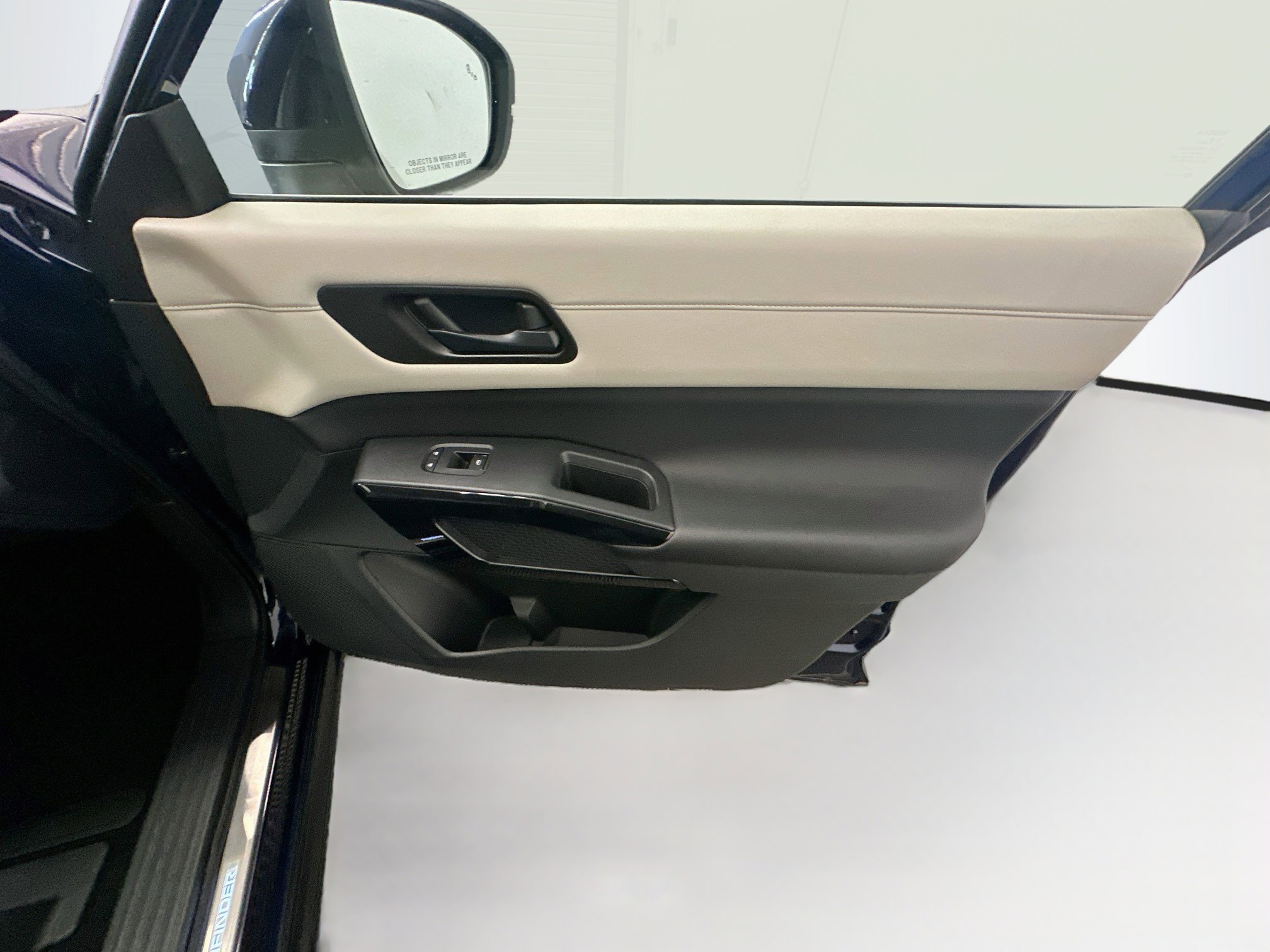 Used 2023 Nissan Pathfinder SV w/ SV Premium Package AWD/4WD image 34