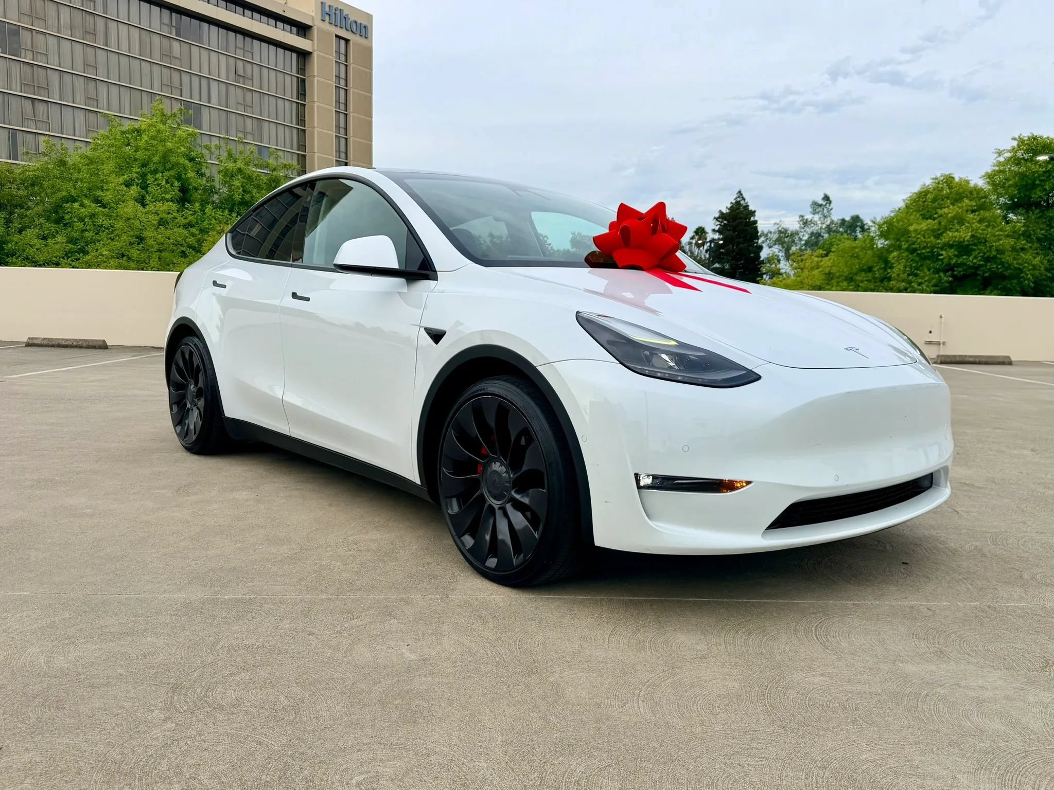 Used 2022 Tesla Model Y Performance AWD/4WD image 9
