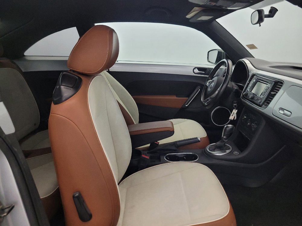 Used 2015 Volkswagen Beetle 1.8T Classic FWD image 21