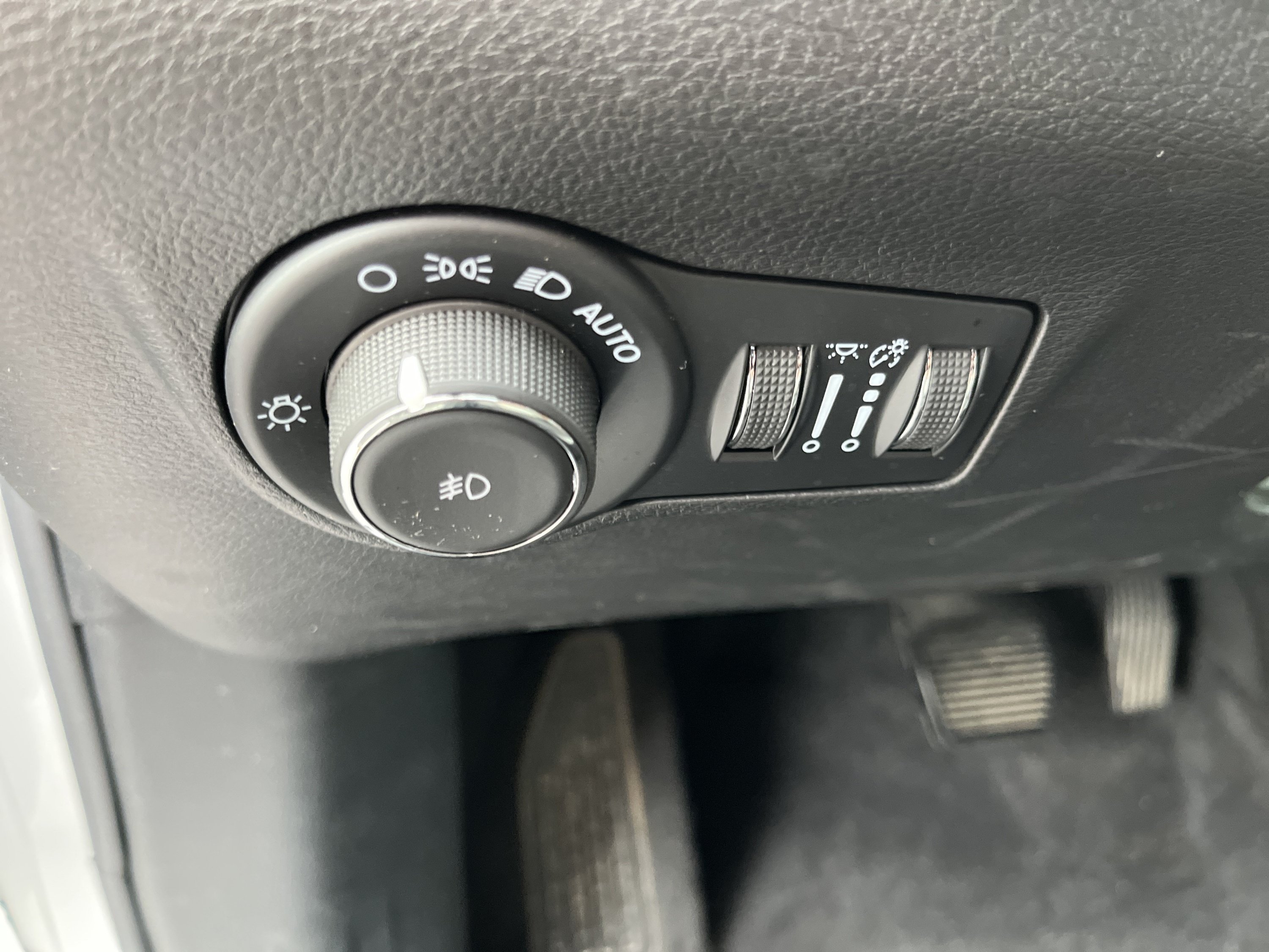 Used 2025 Jeep Compass Limited AWD/4WD image 19