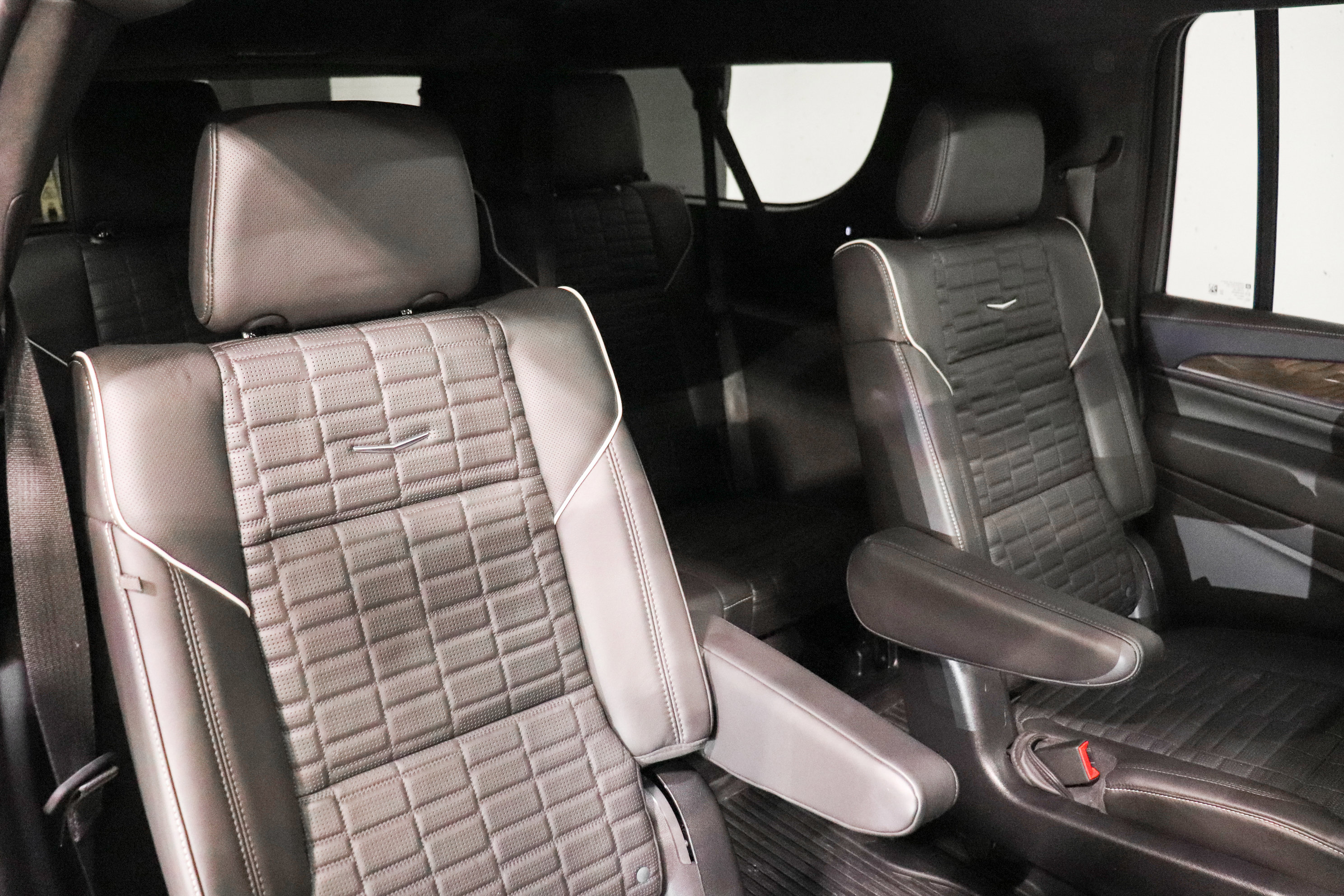 Used 2023 Cadillac Escalade ESV Sport Platinum w/ LPO, ONYX Package AWD/4WD image 23