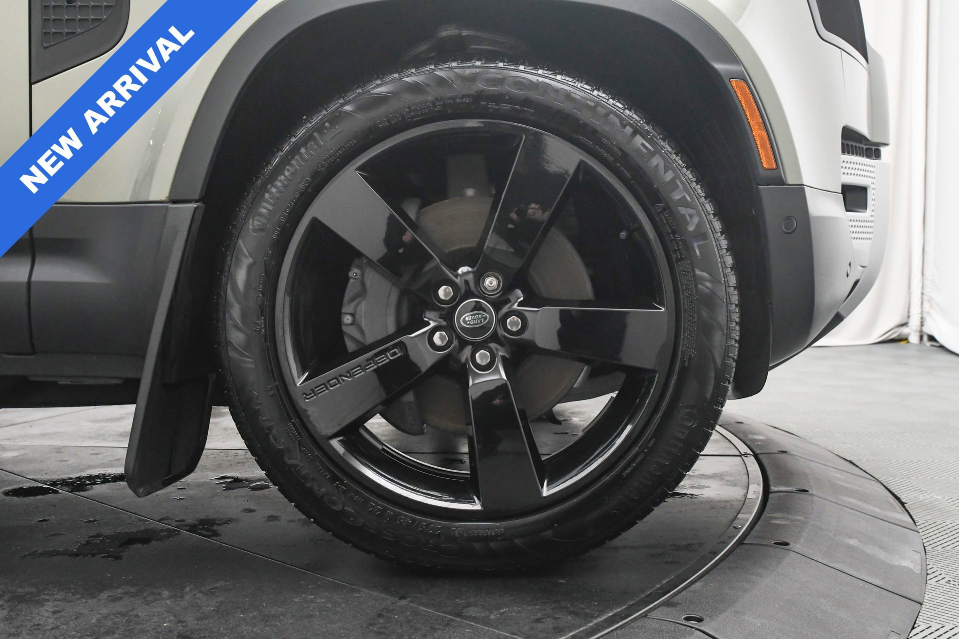 Used 2024 Land Rover Defender 110 S image 32