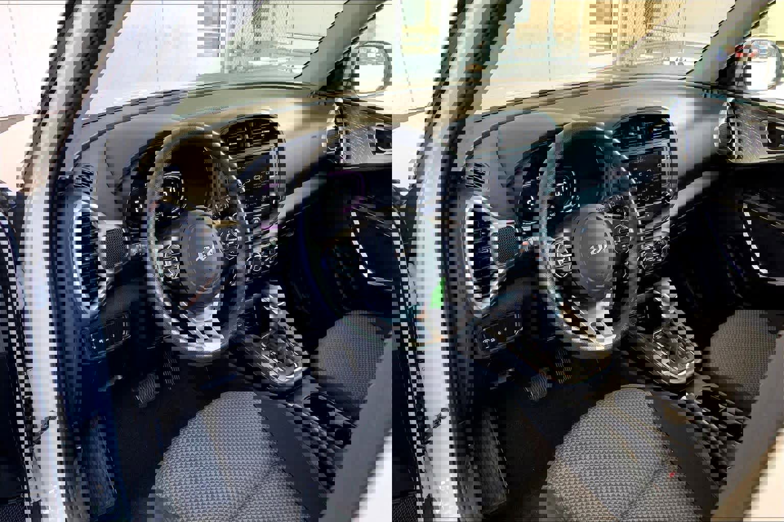 Used 2023 Kia Soul LX image 18