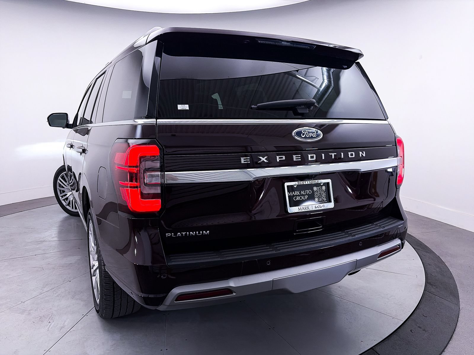 Used 2024 Ford Expedition Platinum AWD/4WD image 10