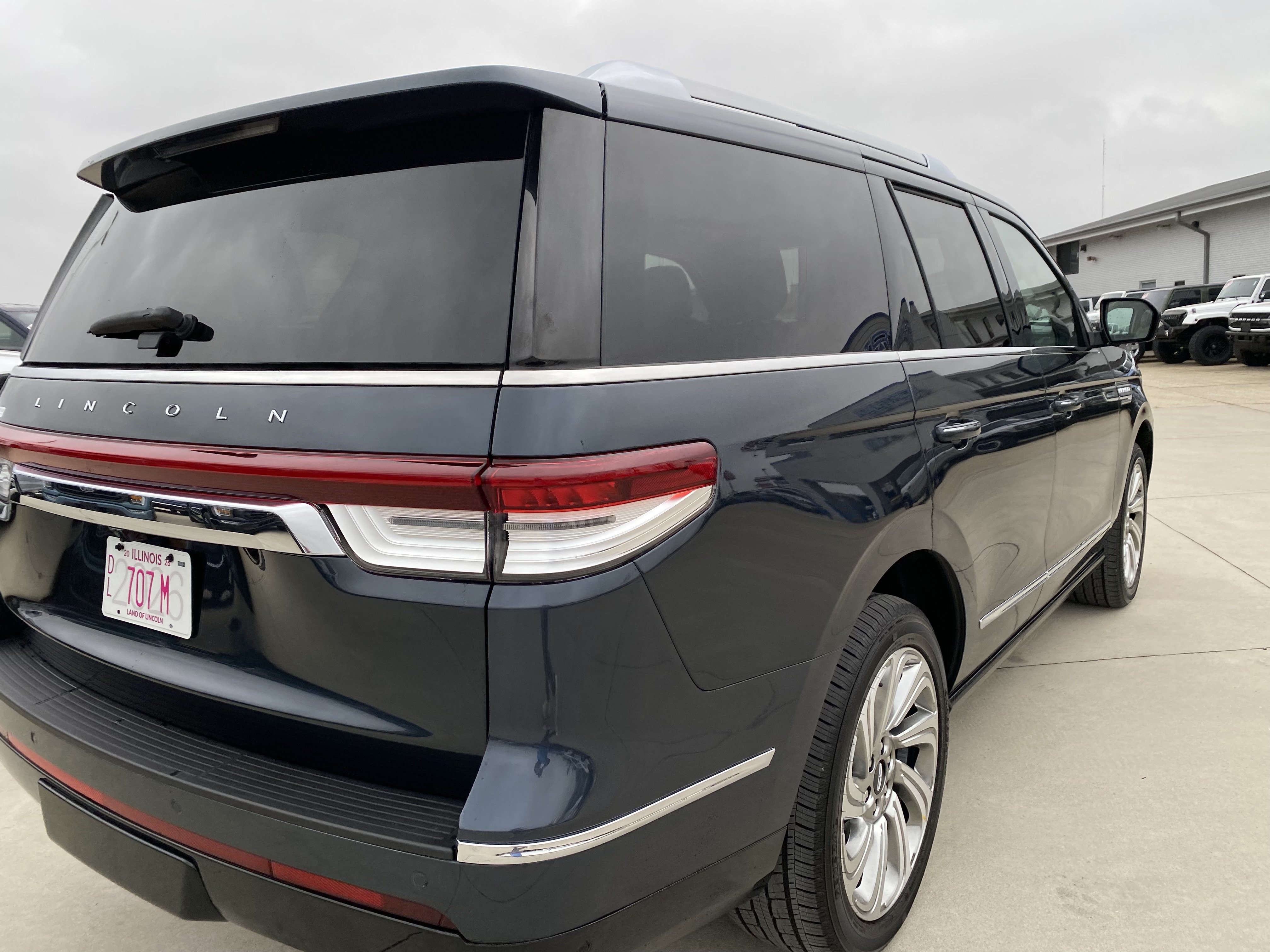 Used 2024 Lincoln Navigator Reserve AWD/4WD image 4