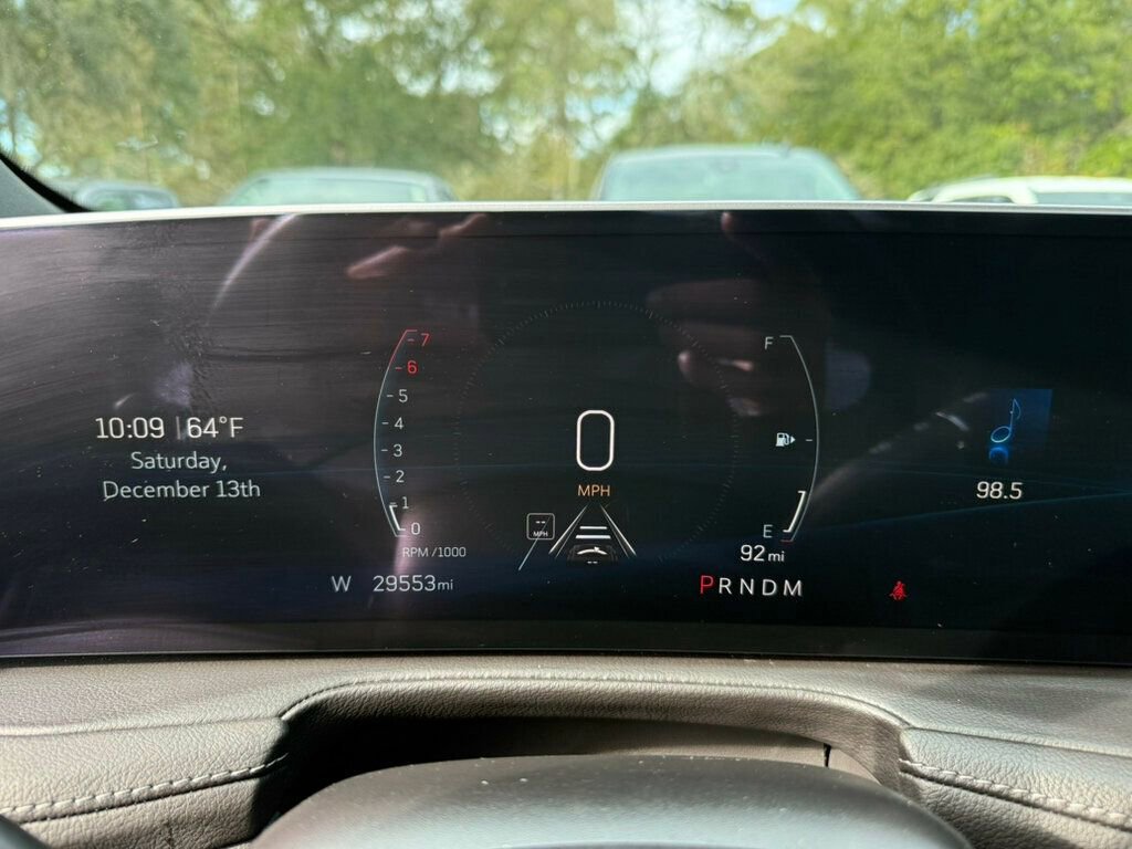 Used 2025 Cadillac XT4 Premium Luxury image 4