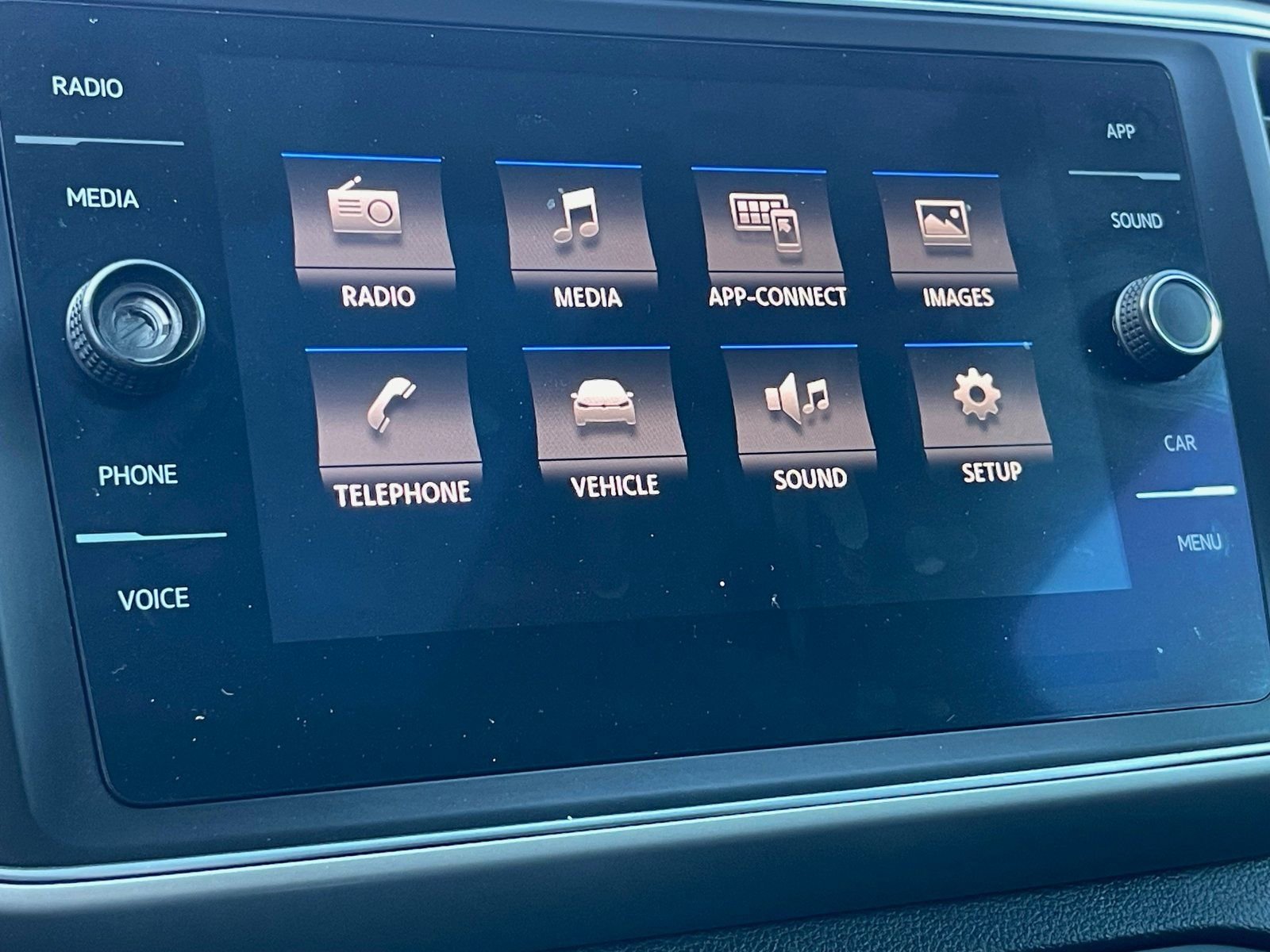 Used 2018 Volkswagen Atlas Launch Edition FWD image 37