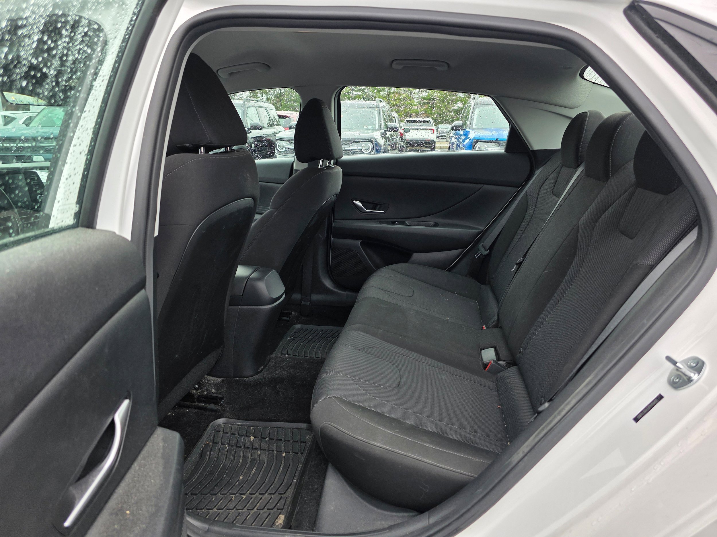 Used 2023 Hyundai Elantra SE image 8