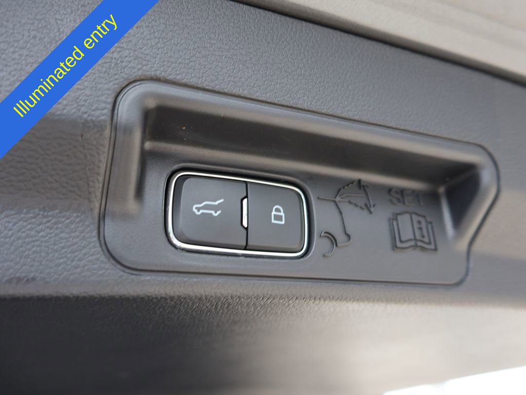 Used 2025 Ford Explorer ST-Line w/ ST-Line Street Pack AWD/4WD image 17