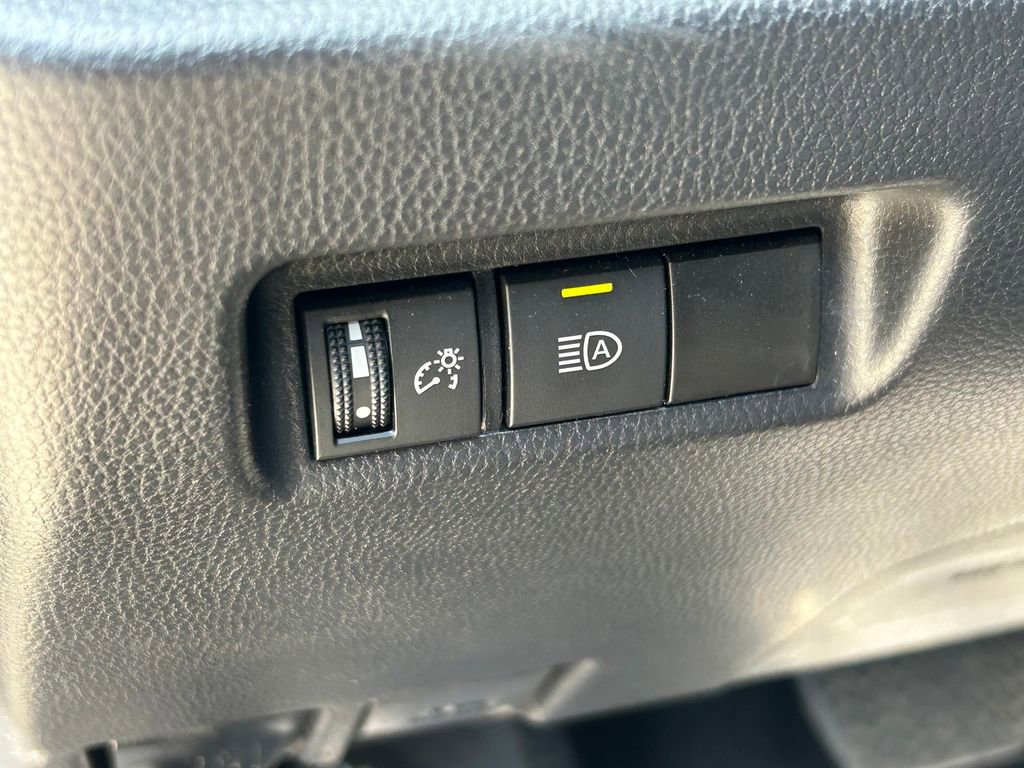 Certified 2025 Toyota RAV4 XLE FWD image 24