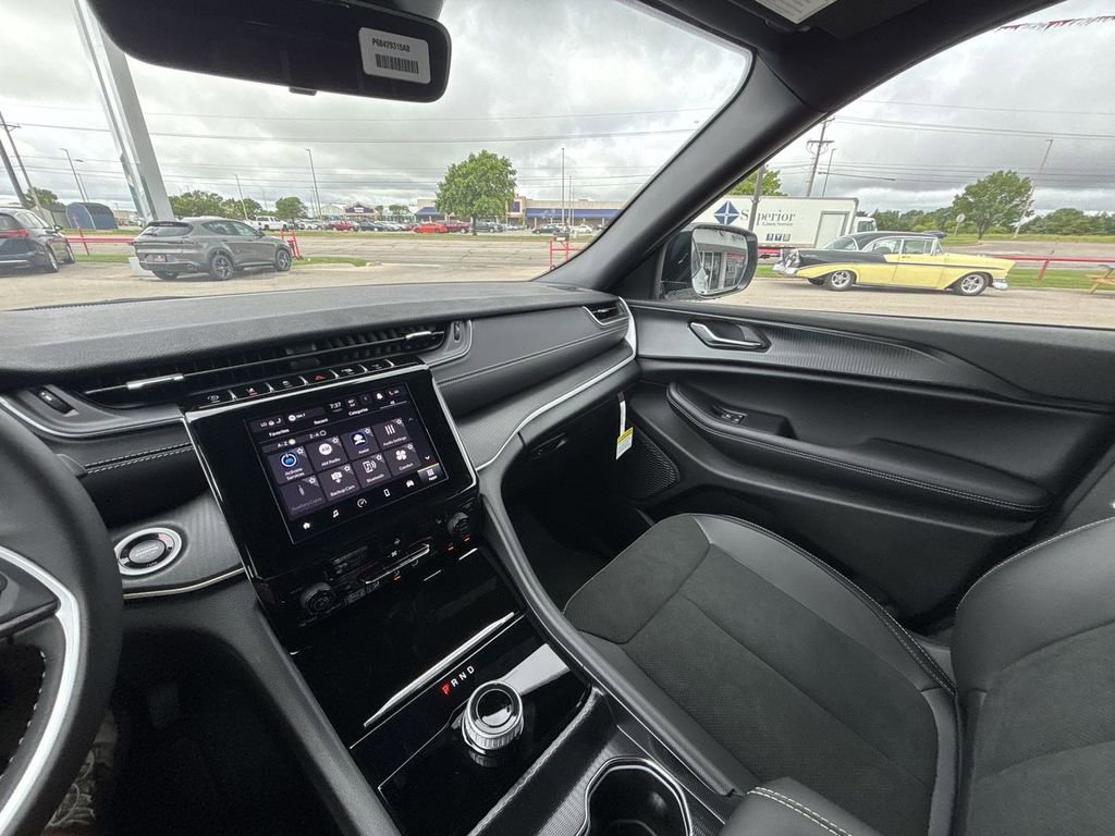 New 2025 Jeep Grand Cherokee L Altitude image 22