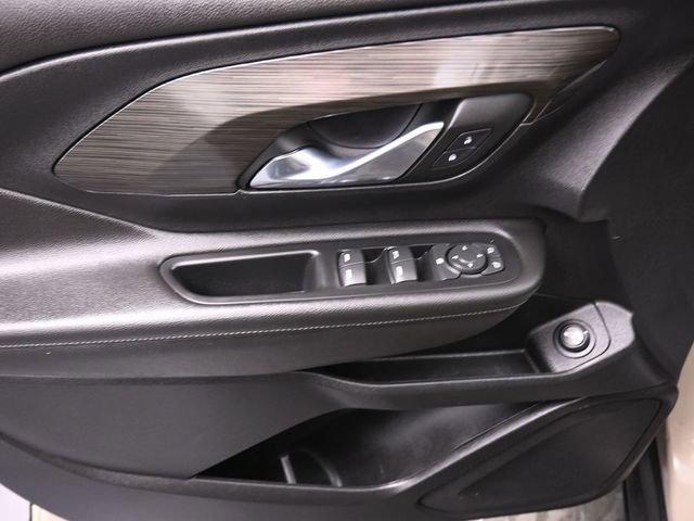 Used 2023 GMC Terrain SLE w/ Driver Convenience Package image 13