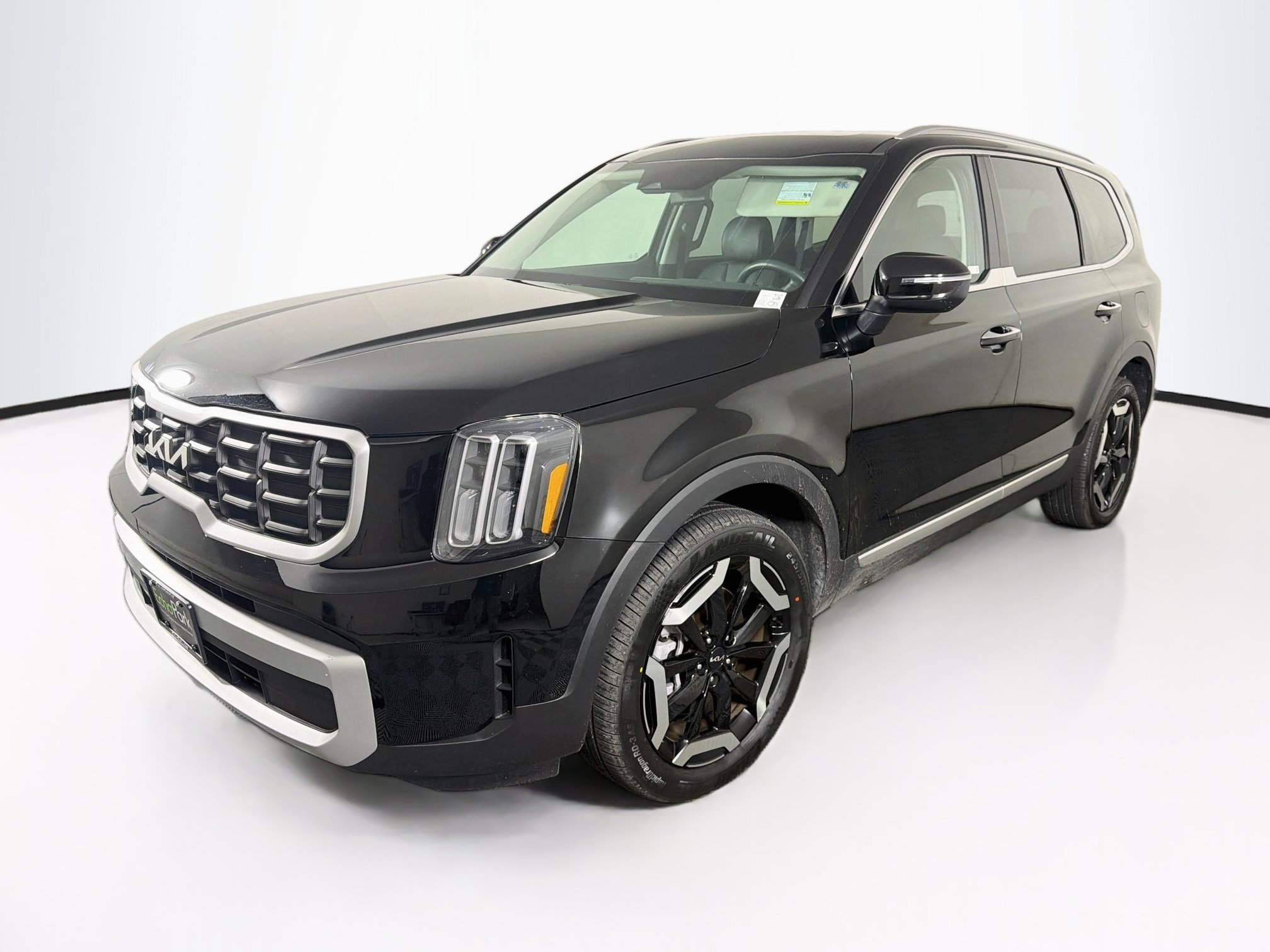 Used 2025 Kia Telluride S FWD image 3