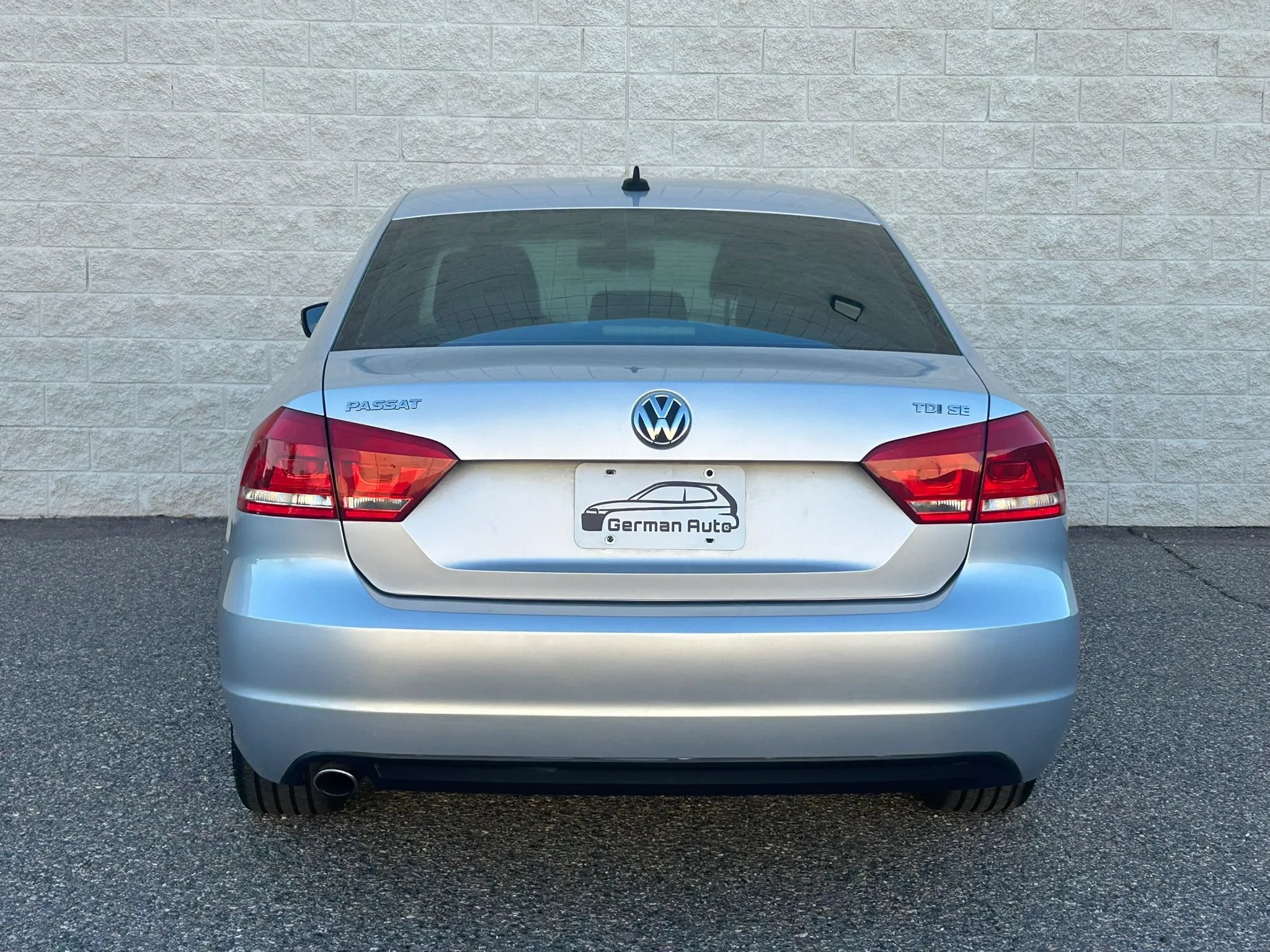 Used 2012 Volkswagen Passat TDI SE FWD image 5