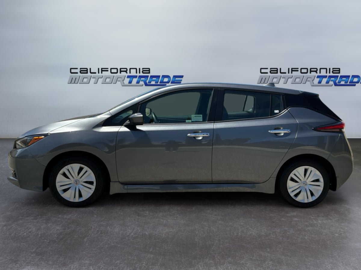 Used 2025 Nissan Leaf S FWD image 8