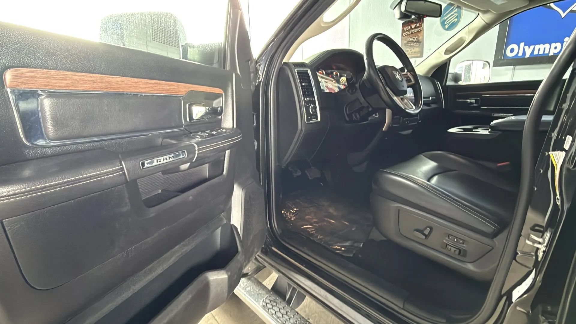 Used 2017 RAM 3500 Laramie w/ Snow Chief Group AWD/4WD image 14
