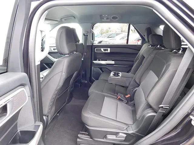 Used 2023 Ford Explorer XLT AWD/4WD image 13
