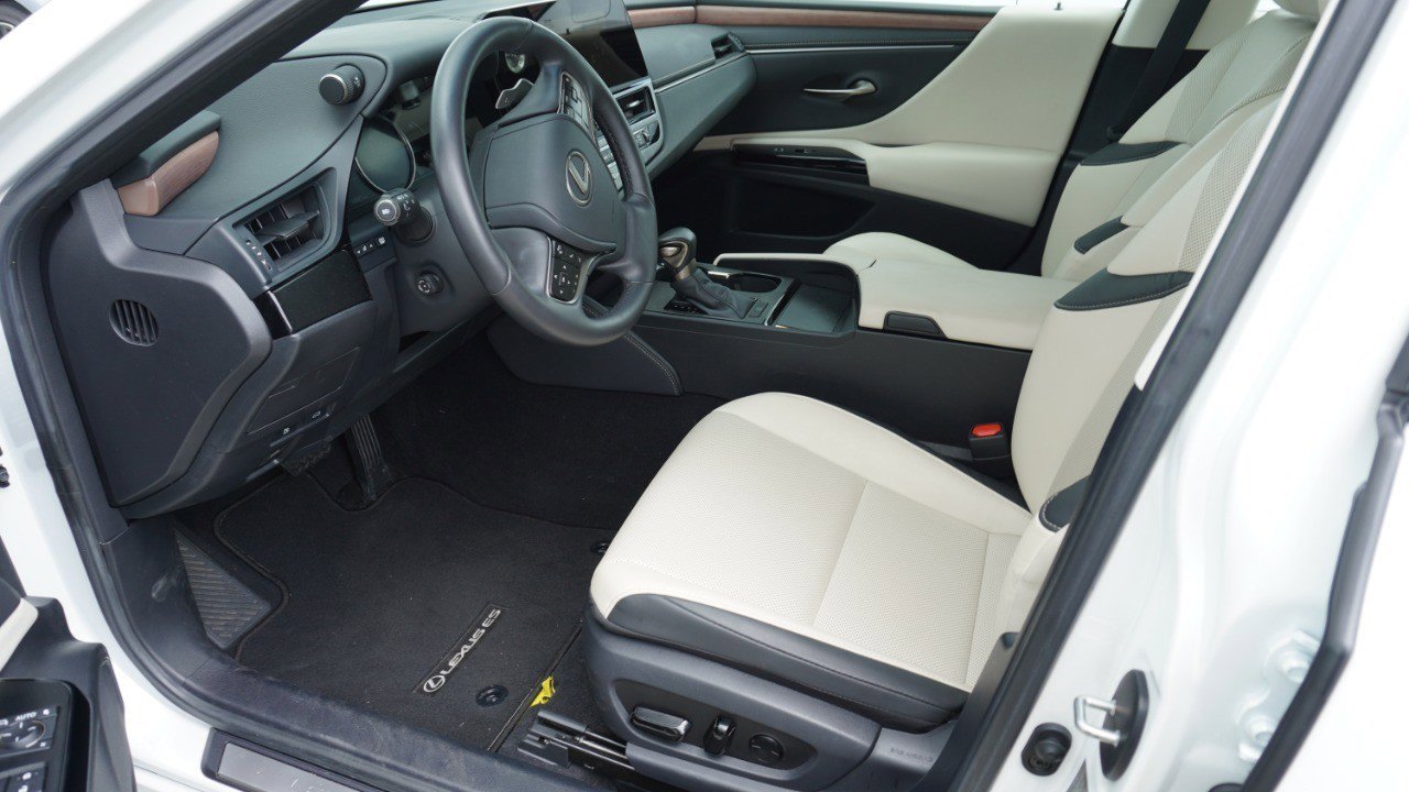 Used 2025 Lexus ES 350 w/ Premium Package FWD image 8