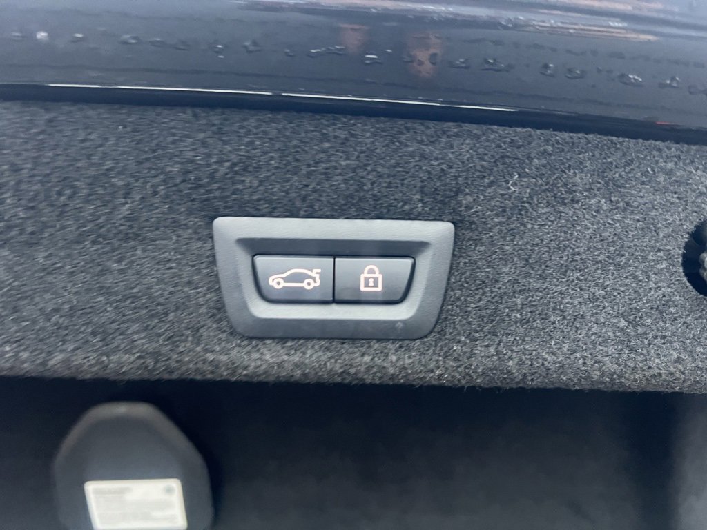 Used 2022 BMW 740i xDrive w/ Luxury Rear Seating Package image 35