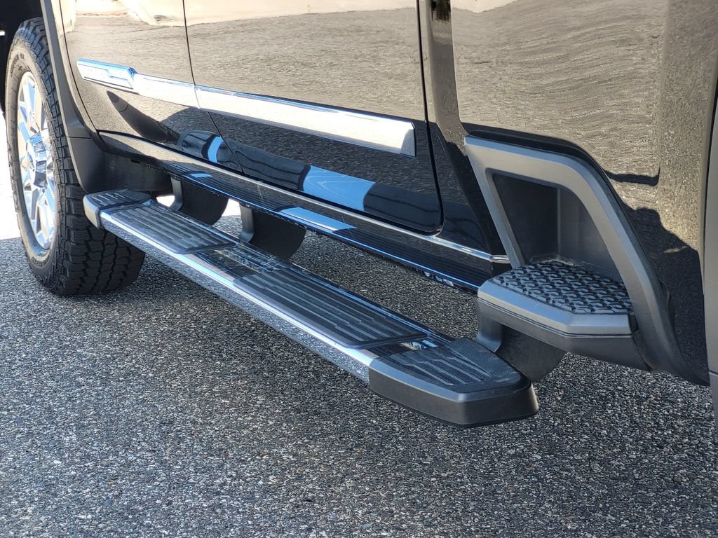 Used 2024 Chevrolet Silverado 2500 High Country w/ High Country Premium Package AWD/4WD image 13