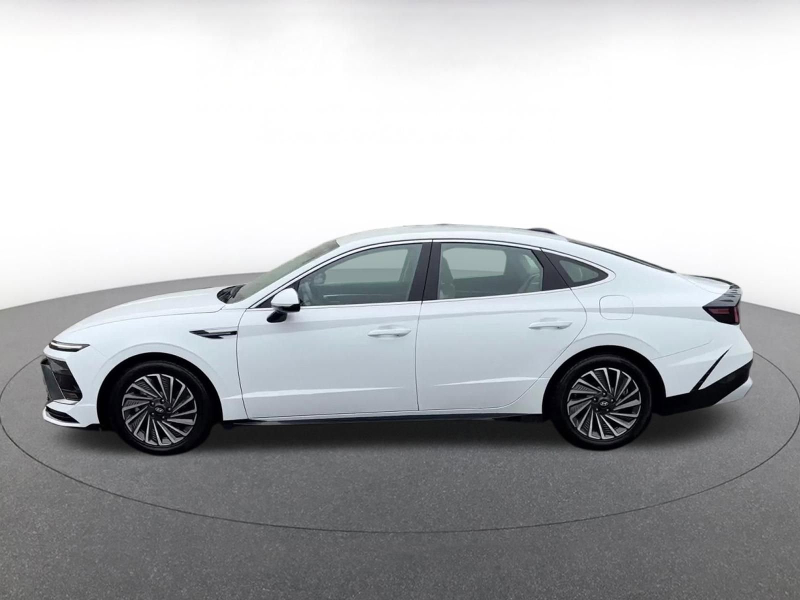 Used 2025 Hyundai Sonata SEL FWD image 9