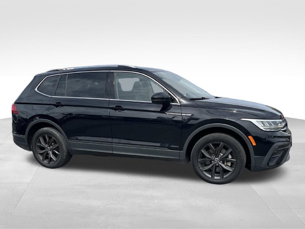 Used 2024 Volkswagen Tiguan SE AWD/4WD image 2