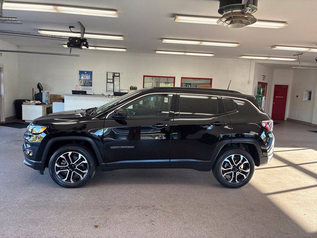 Certified 2023 Jeep Compass Limited AWD/4WD image 13