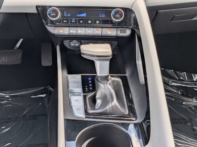 Used 2025 Hyundai Elantra Limited FWD image 16