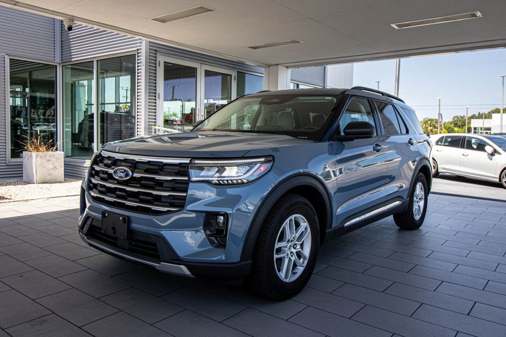 Used 2025 Ford Explorer Active w/ Active Comfort Package RWD image 9