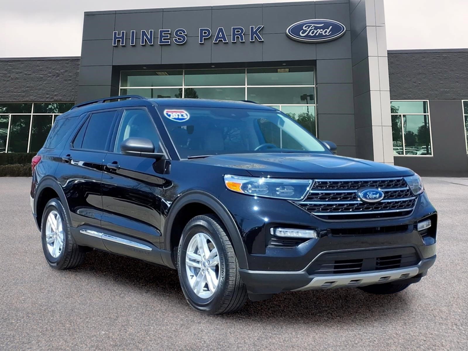 Certified 2023 Ford Explorer XLT w/ Equipment Group 202A AWD/4WD image 1