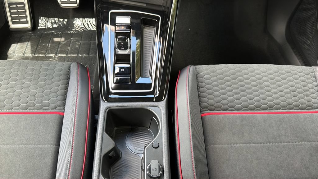 New 2026 Volkswagen GTI SE FWD image 21