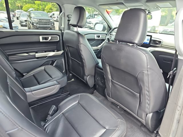 Used 2023 Ford Explorer XLT w/ Equipment Group 202A RWD image 13