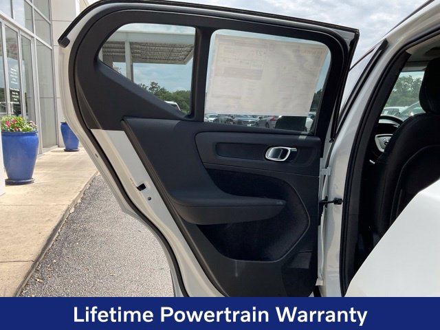 New 2026 Volvo XC40 B4 Core w/ Climate Package FWD image 19