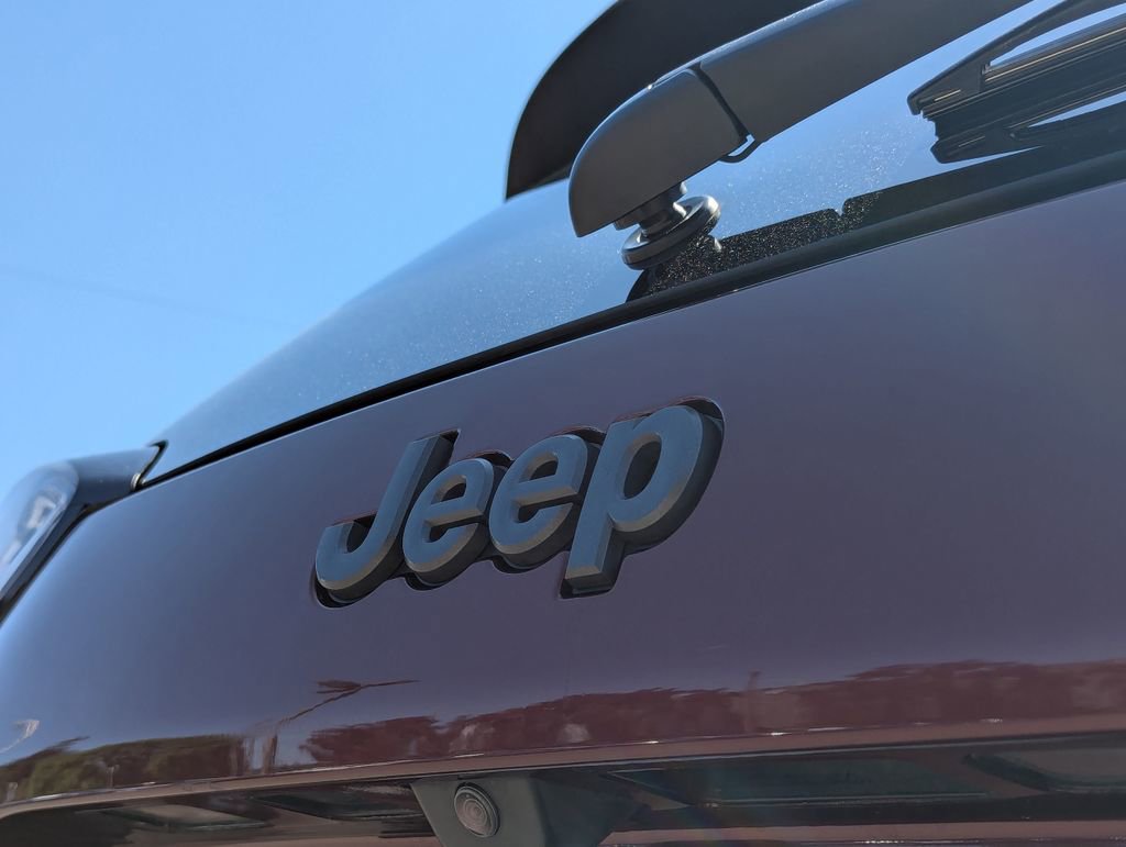 Used 2020 Jeep Cherokee Trailhawk AWD/4WD image 36