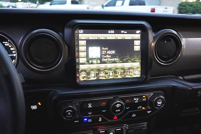 Used 2023 Jeep Wrangler Unlimited AWD/4WD image 36