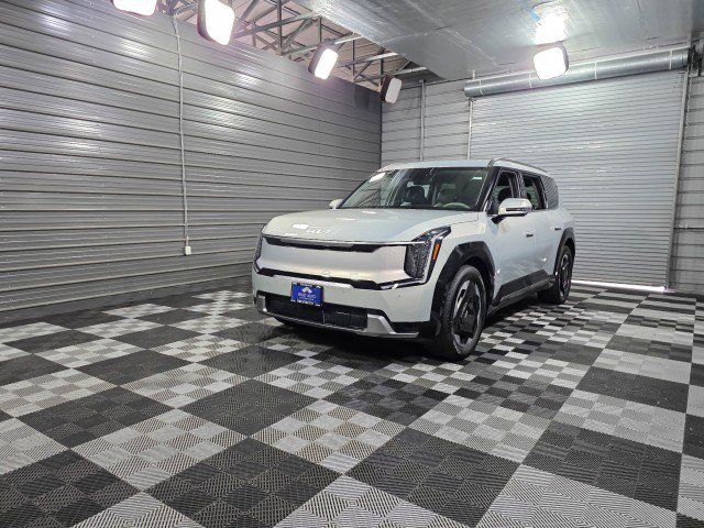 Used 2024 Kia EV9 Land image 50