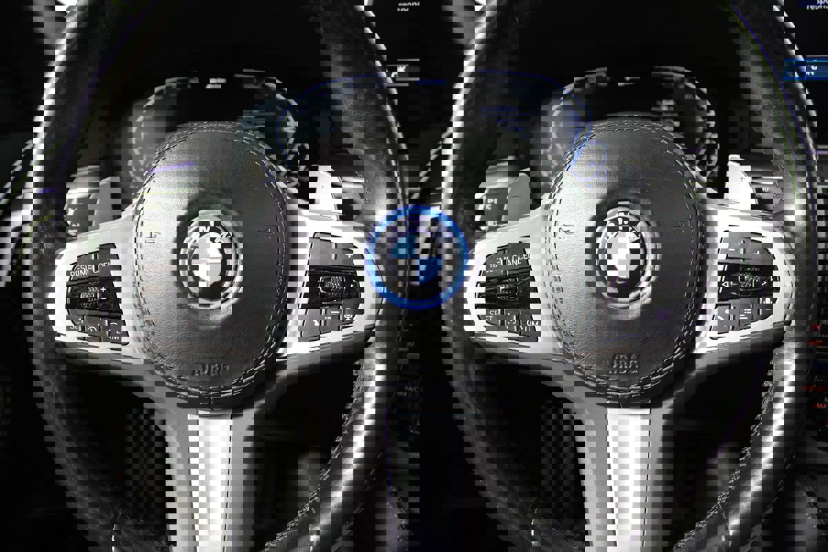 Used 2023 BMW 530e 530e w/ M Sport Package image 16